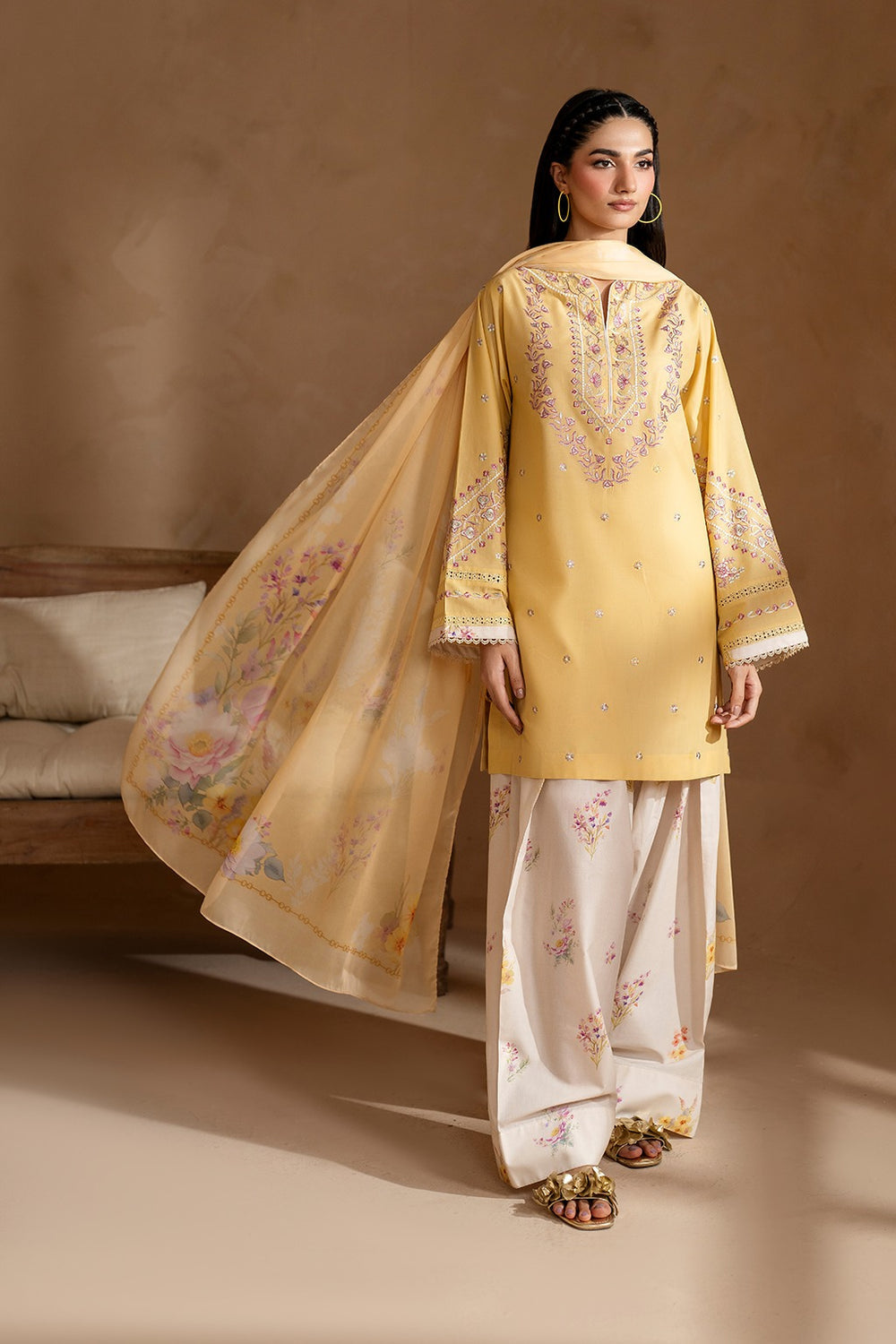 Gulabo Embroidered 3pcs fabric lawn cotton ￼
