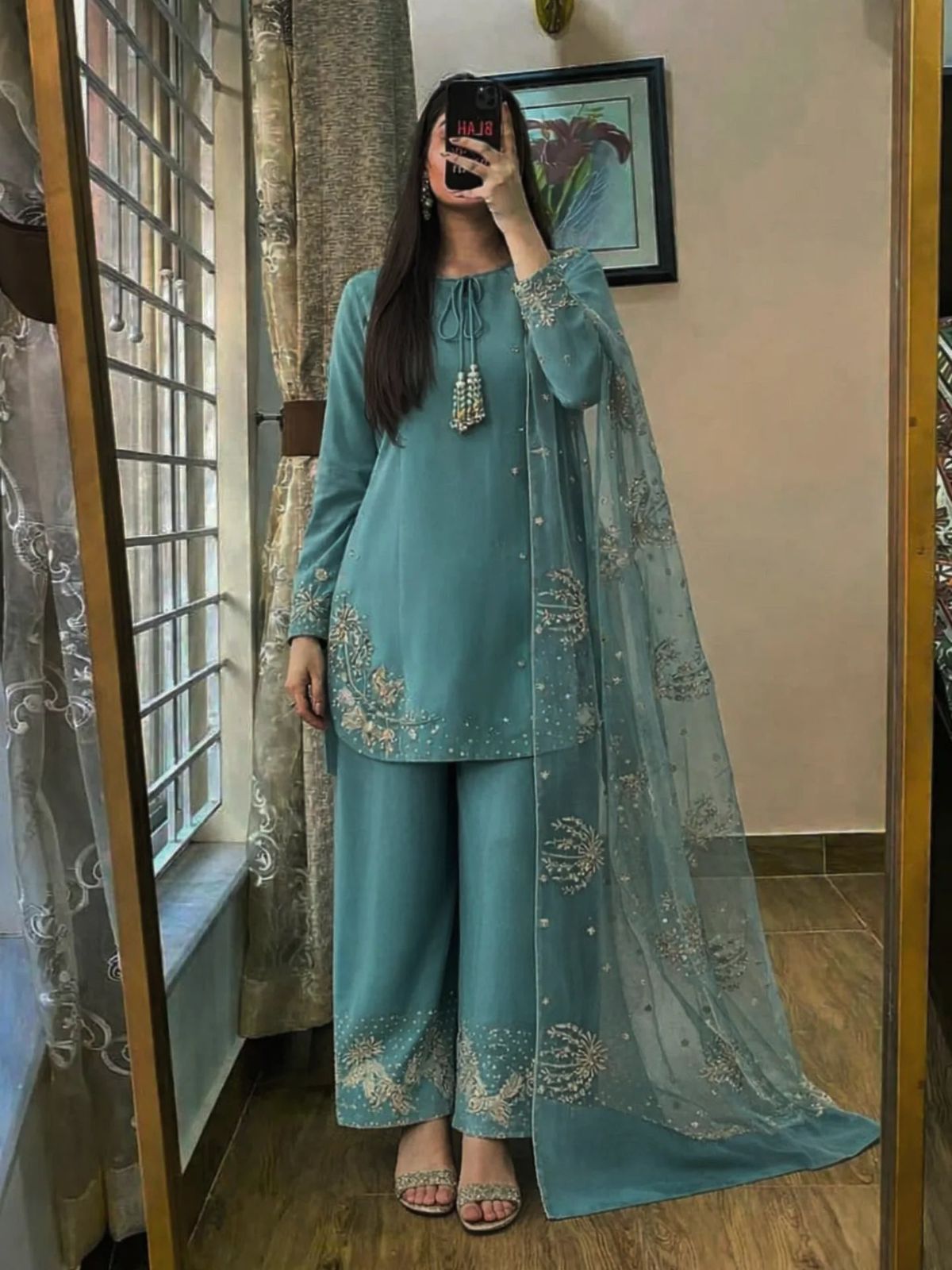 Ladies Neatural Crepe Farshi Salwar Kameez Dupatta