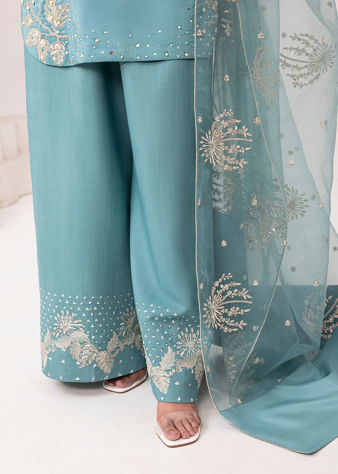 Ladies Neatural Crepe Farshi Salwar Kameez Dupatta